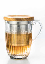 La Rochere Ouessant Glass Tea Mug with Infuser & Bamboo Lid, with full glass of tea