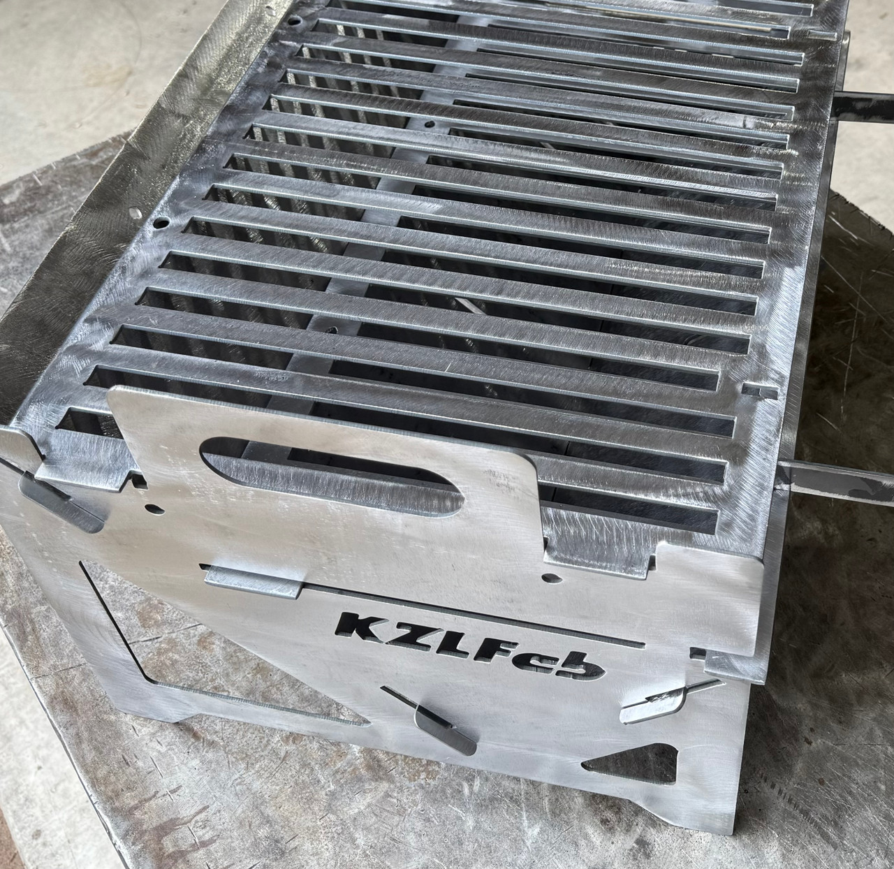 2 Grate Collapsible Portable Grill