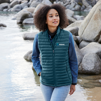 Women wearing Blue Eddie Bauer® Women’s Packable Quilted Vest