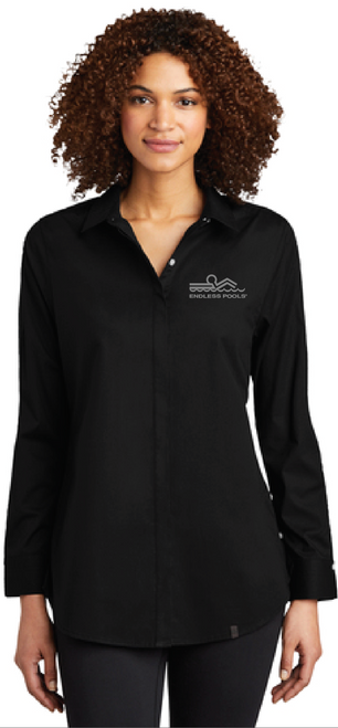 Women wearing Blacktop OGIO Ladies Commuter Woven Tunic