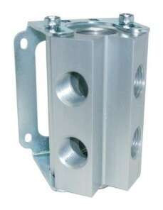4 Way Outlet Manifold 1/2" x (5) 1/2" Female