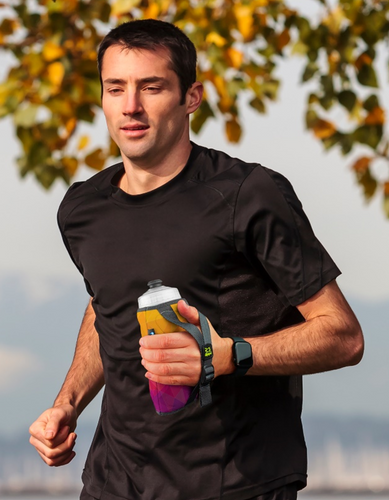 man running with Hydraform Chiller™ Handheld - arctic sunrise 20 oz.