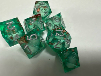 Dreaming Dryad Glitter Liquid Core Resin 7 Dice Set Dreaming Dryad Glitter Liquid Core Resin 7 Dice Set