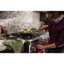 Cuisinière commerciale intelligente bicombustible KitchenAid® avec plaque chauffante, 48 po KFDC558JSC