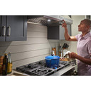 Kitchenaid® Hotte de cuisinière murale de style commercial à classe de moteur de 585 ou 1170 pi cu/min - 36 po KVWC906KSS
