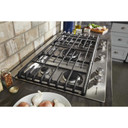 Kitchenaid® Table de cuisson au gaz avec 5 brûleurs et à plaque chauffante - 36 po KCGS956ESS