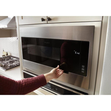Whirlpool® Four à micro-ondes encastré avec trousse de garniture mince - 900 watts - 1.1 pi cu YWMT50011KS