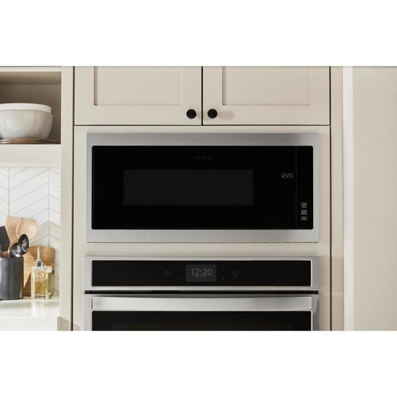 Whirlpool® Four à micro-ondes encastré avec trousse de garniture mince - 900 watts - 1.1 pi cu YWMT50011KS