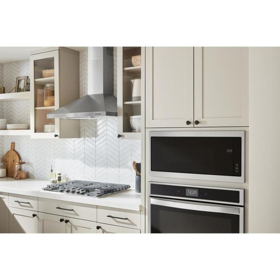 Whirlpool® Four à micro-ondes encastré avec trousse de garniture mince - 900 watts - 1.1 pi cu YWMT50011KS