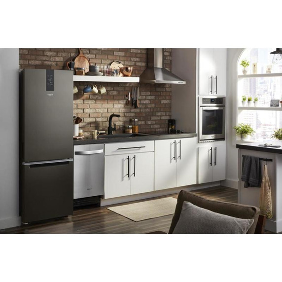 Whirlpool® Réfrigérateur à congélateur inférieur - 24 po - 12.9 pi cu WRB543CMJZ