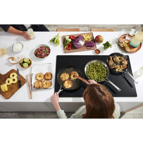 Kitchenaid® Table de cuisson à induction par capteur de 5 éléments et 36 po KCIG556JSS Kitchenaid® Table de cuisson à induction par capteur de 5 éléments et 36 po KCIG556JSS