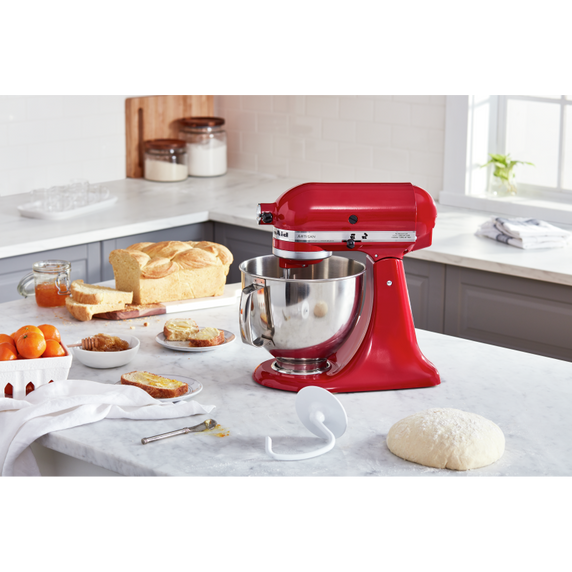 Batteur sur socle à tête inclinable KitchenAid de 4.7 L (5 pintes) de la série Artisan KSM150PSER