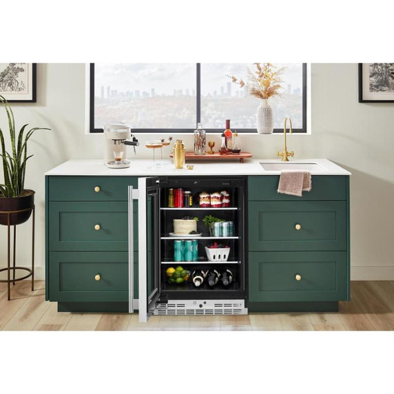 Kitchenaid® Réfrigérateur sous le comptoir avec porte en verre et tablettes à accents métalliques - 24 po KURL524SPS
