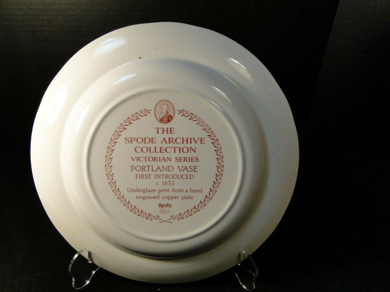 Spode Archive Collection Portland Vase Dinner Plate 10 3/8" Cranberry