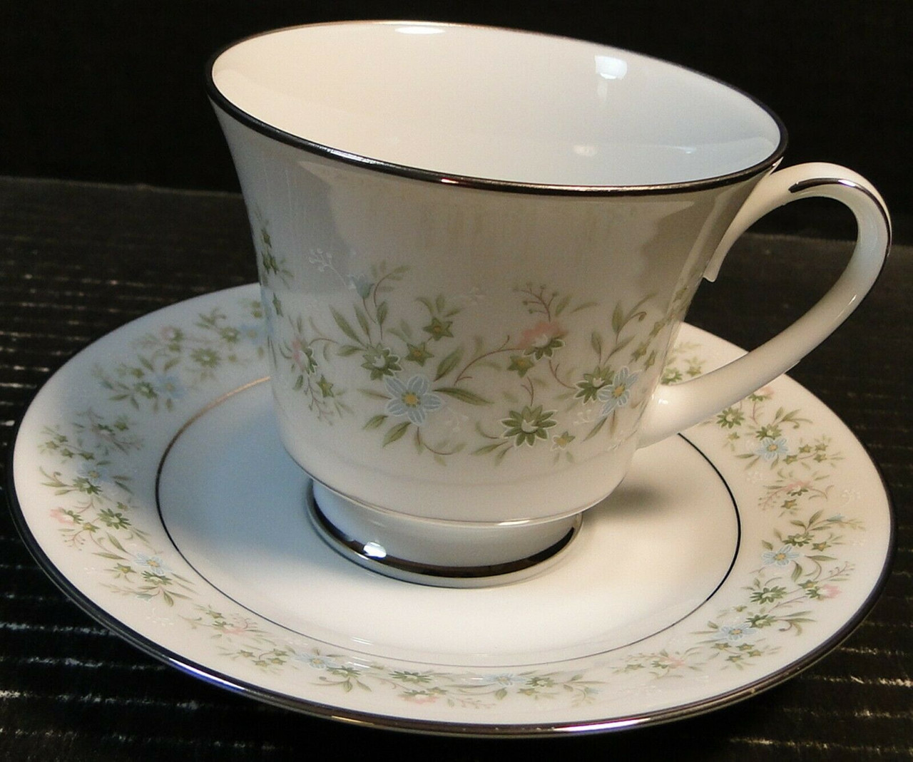 Noritake Savannah Tea Cup Saucer Set 2031 Green White Floral DR