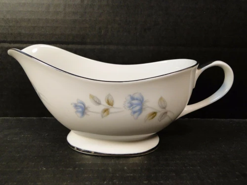 International China Elegant Lady Gravy Boat Excellent