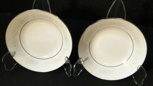 Noritake Cumberland Berry Bowls 5 1/2" 2225 White Embossing Set of 2 Excellent