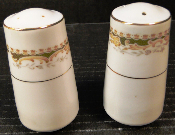 Signature Collection Queen Anne Salt Pepper Shaker Set Excellent