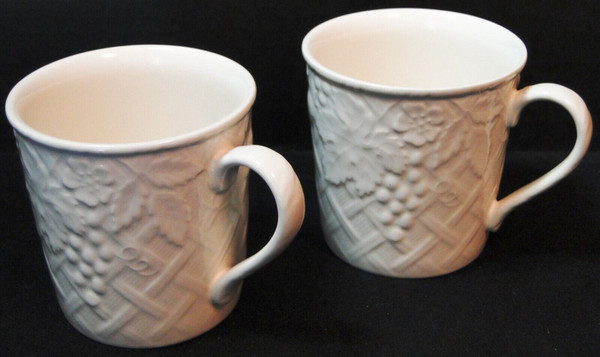 Mikasa English Countryside Mugs DP900 3 1/2" Tall White Set of 2 Excellent