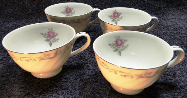 Fine China of Japan Royal Swirl Tea Cups Set of 4 Excellent
