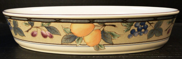 Mikasa Garden Harvest Oval Baker 10 3/8" CAC29 Casserole Intaglio Excellent