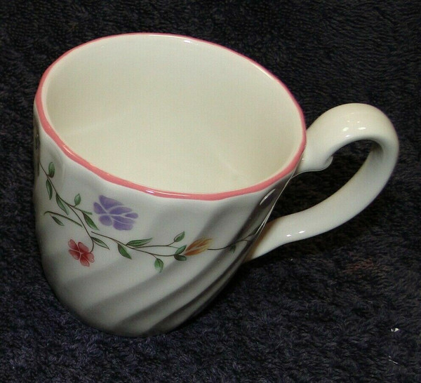 Johnson Brothers Summer Chintz Coffee Mug 3 1/4" Tall Excellent