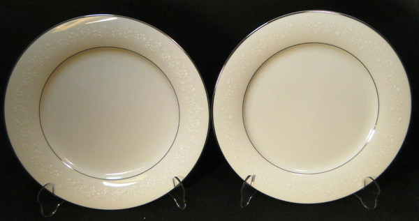 Noritake Buckingham Dinner Plates 10 1/2" 6438 White Embossing Set 2 Excellent