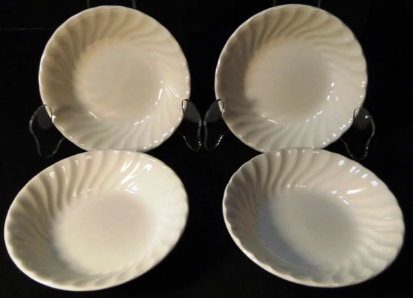 Johnson Brothers Regency White Berry Bowls 5 1/8" England Black Mark Excellent