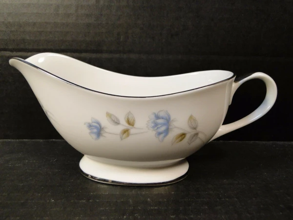 International China Elegant Lady Gravy Boat Excellent