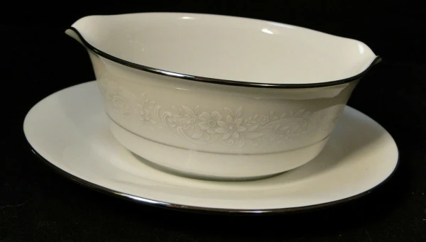 Noritake Cumberland Gravy Boat with UnderPlate 2225 White Embossing Excellent
