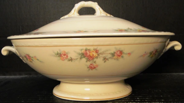 Homer Laughlin Eggshell Georgian Countess Casserole Covered Veg Bowl Excellent