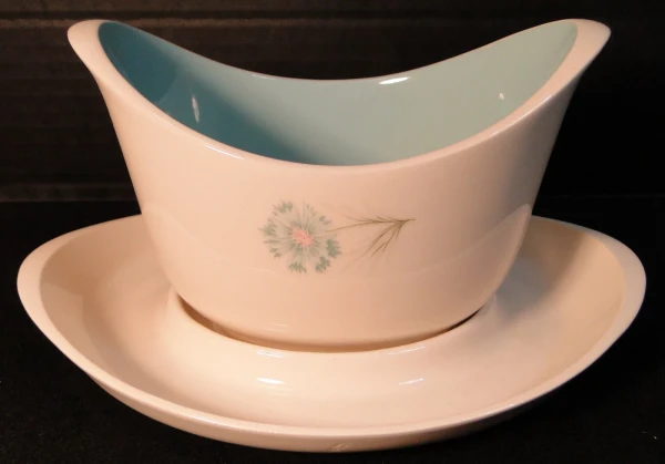 Taylor Smith Taylor Boutonniere Gravy Boat with UnderPlate Ever Yours Excellent