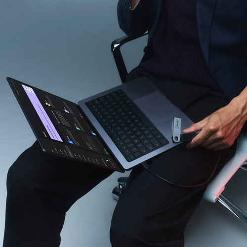 LEDGER Nano S Plus Crypto Hardware Wallet - Matte Black-Black / Crypto Wallets / New