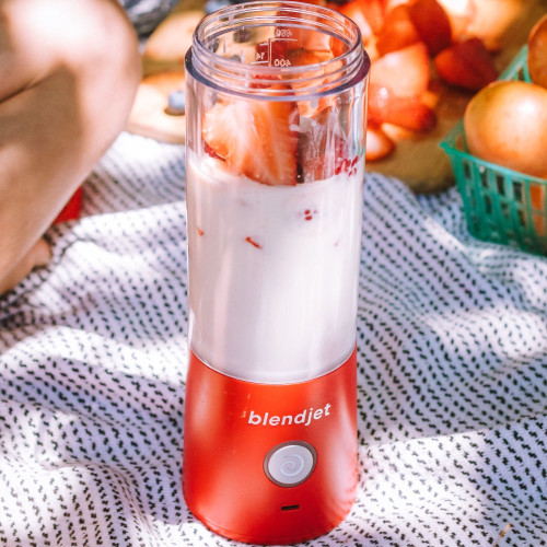 BLENDJET V2 Portable Blender - World's Most Powerful Compact 16Oz BPA Free Blen-Red / Blenders / New