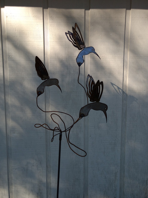 Metal Yard Art Hummingbird sculpture with 3 Hummingbirds by The Lazy Scroll