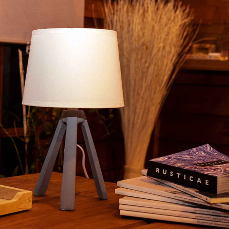 Lampada da tavolo in resina colore wengè