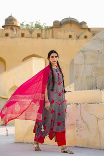 In-Sattva Mayori Pure Cotton Handcrafted Magenta Dupatta | Front View