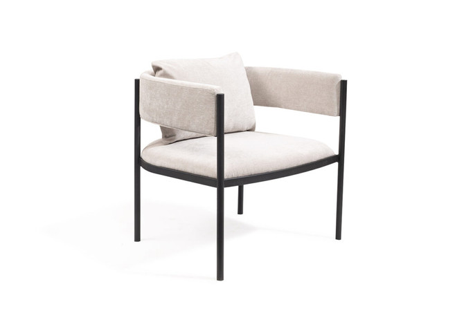 Envie Lounge Chair Beige angle view