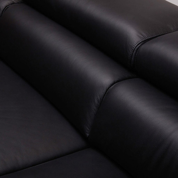 New York Leather Chaise Lounge close up view