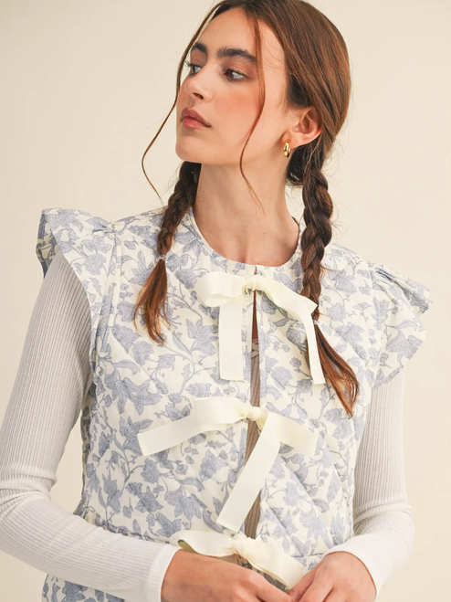 Flutter Sleeve Floral Quilted Vest - IVORY BLUE FLORAL