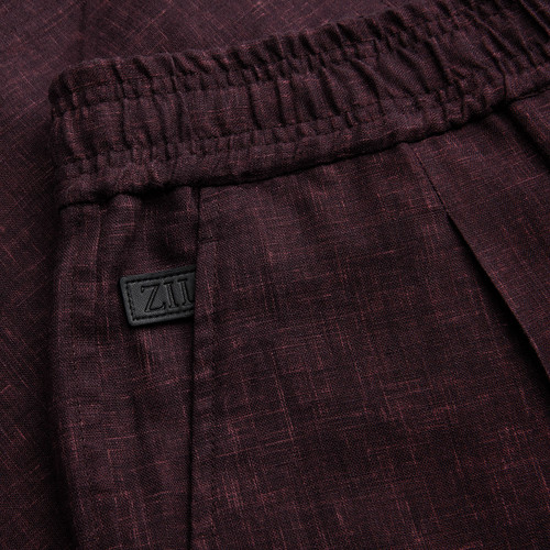 Deep cherry single pleated bermuda shorts