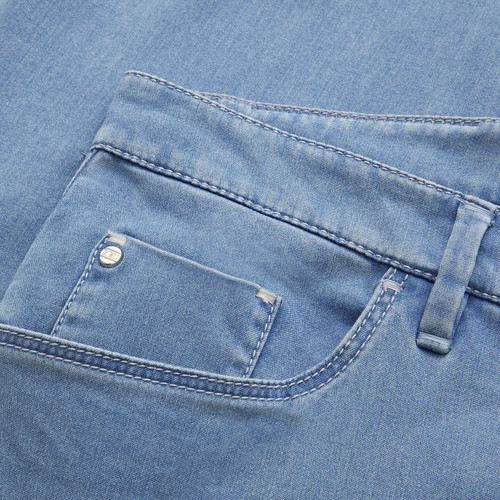 Light blue jeans, slim fit, "Italian Denim"