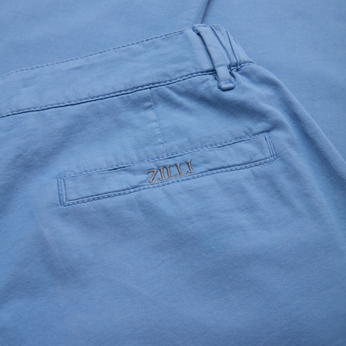 Pantalon bleu ciel avec ceinture semi-élastique