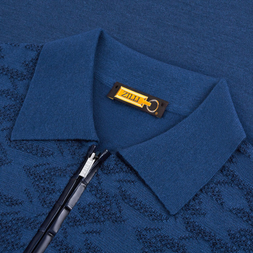 Polo zippé bleu Abysses, motif jacquard « Vanisé express », détail en crocodile