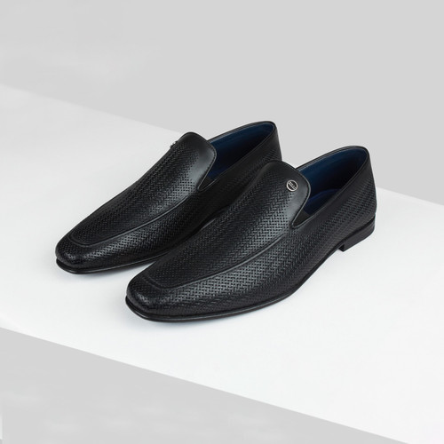 Loafers noirs en veau souple embossé, effet cuir tressé