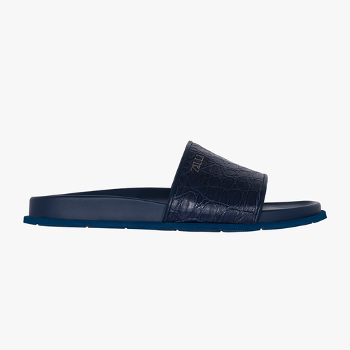 Sandals in crocodile