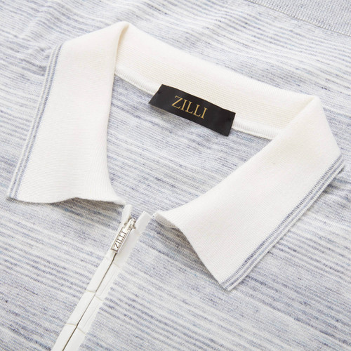 Polo zippé bleu jean, tissage jacquard « Horizontal Stripes », détail en crocodile