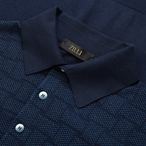 Polo boutonné bleu marine, tissage jacquard « Intersection », détail en crocodile