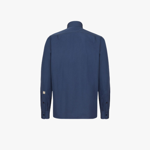 Chemise "casual" bleue, signature métallique sur la manche, col surpiqué