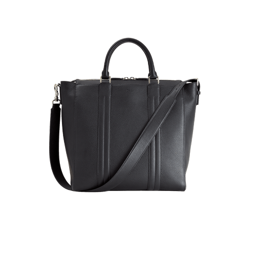 Black zippered travel bag with shoulder strap, medium 'Travel Weekender' model Black zippered travel bag with shoulder strap, medium 'Travel Weekender' model